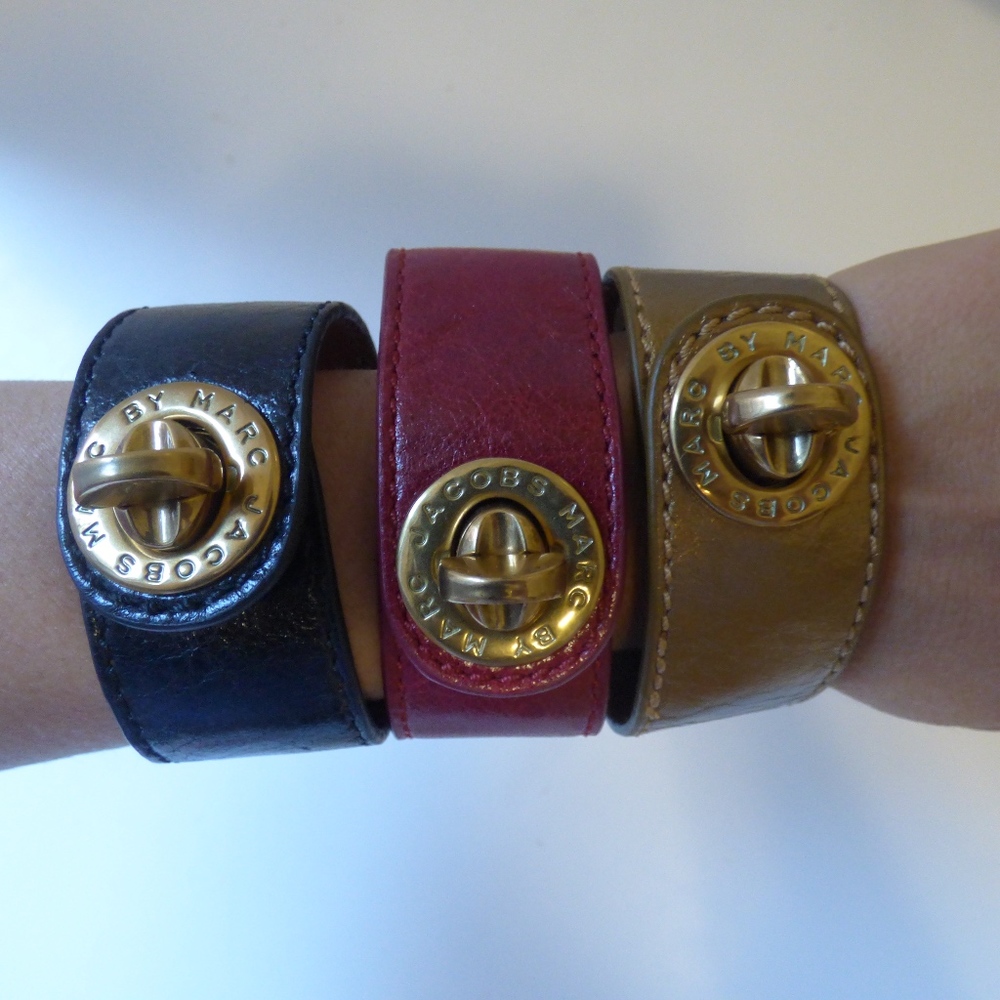 NWOT Marc Jacobs Black Leather Turnlock Bracelet
